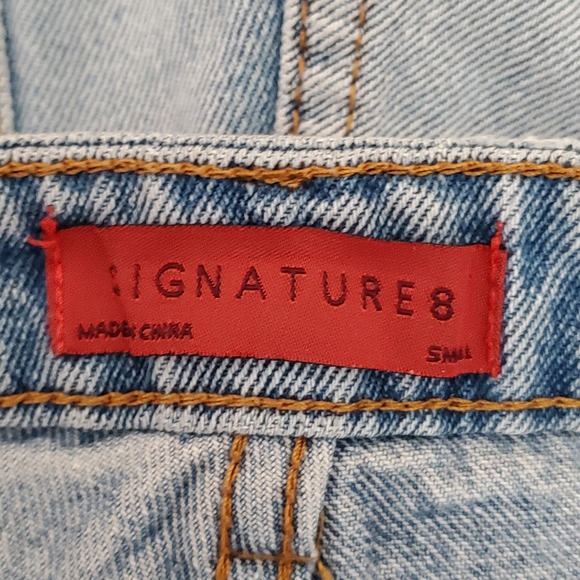 ☆☆ Signature8 Destroyed High Rise Rolled Hem Denim Shorts Size Small - Picture 2 of 7